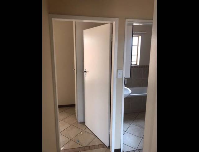 2 BEDROOM APARTMENT FOR SALE IN MOOIKLOOF RIDGE ESTATE